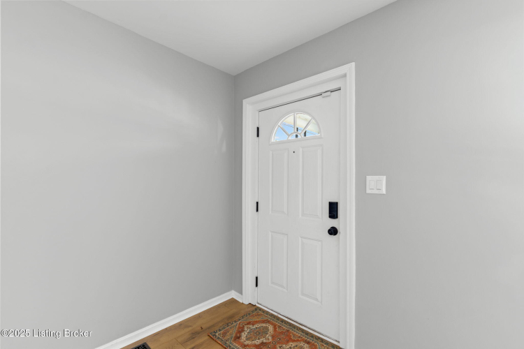Listing Image 18