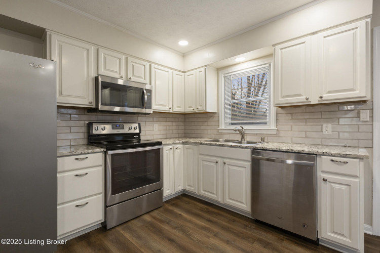 Listing Image 8