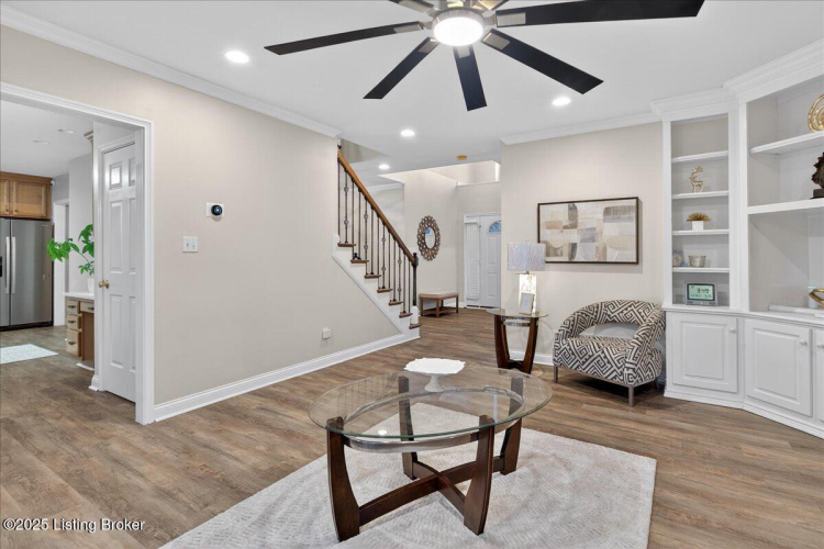 Listing Image 10