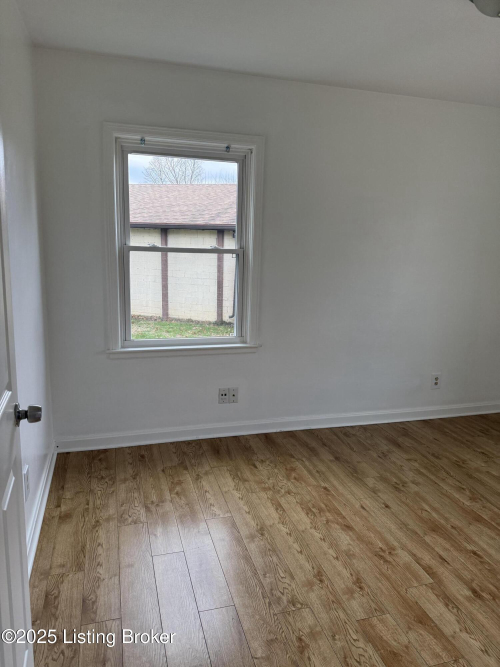 Listing Image 17