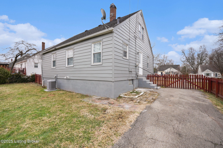 Listing Image 14