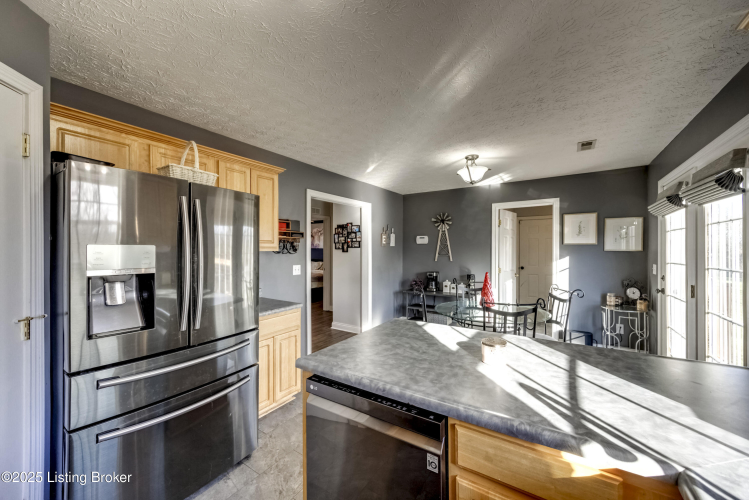 Listing Image 12