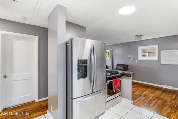 Listing Image 10