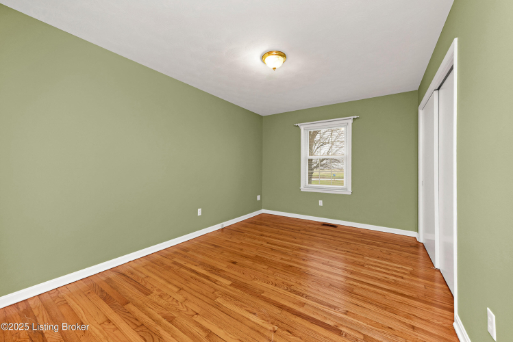 Listing Image 17