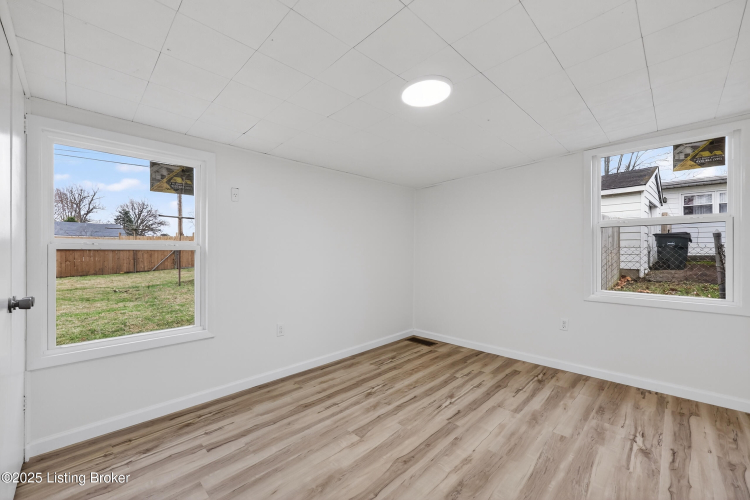 Listing Image 22