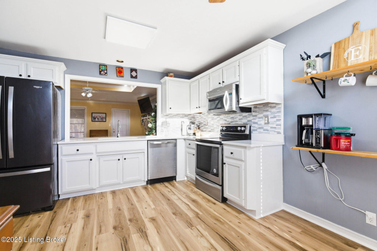 Listing Image 11