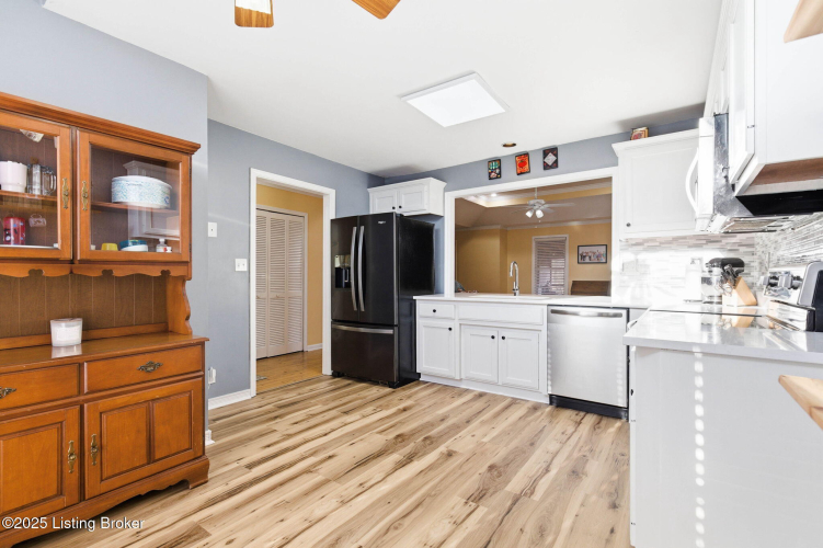 Listing Image 12