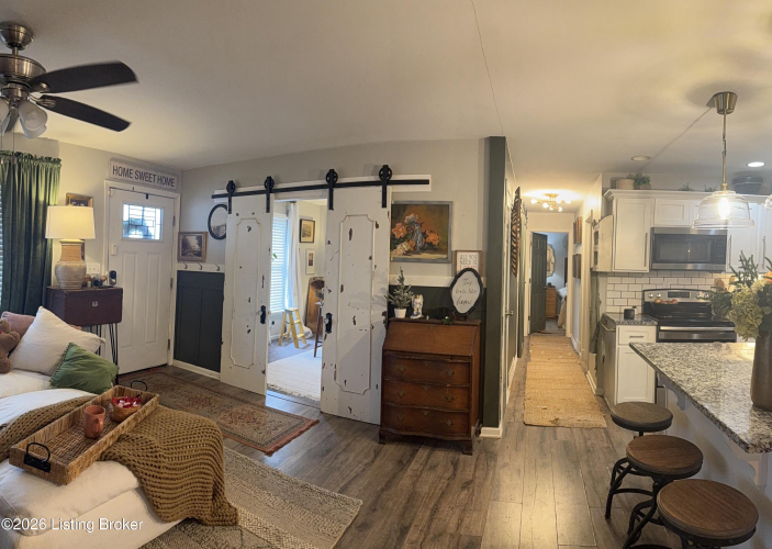 Listing Image 12