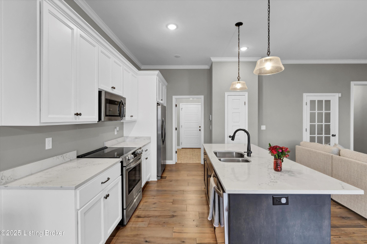Listing Image 12