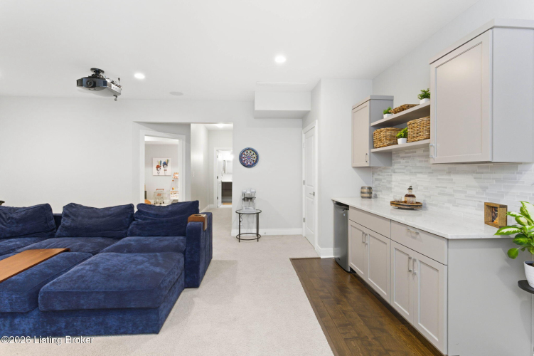 Listing Image 82