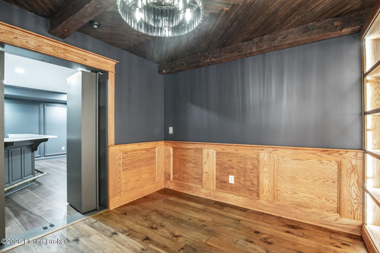 Listing Image 82