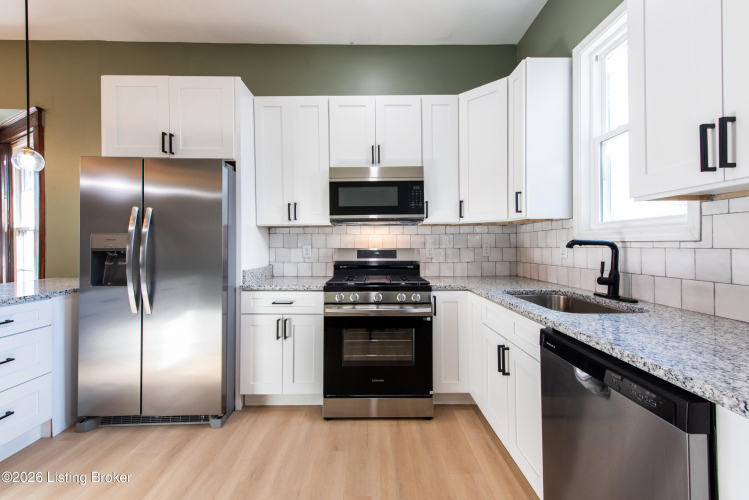 Listing Image 12