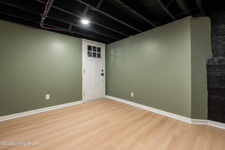 Listing Image 33