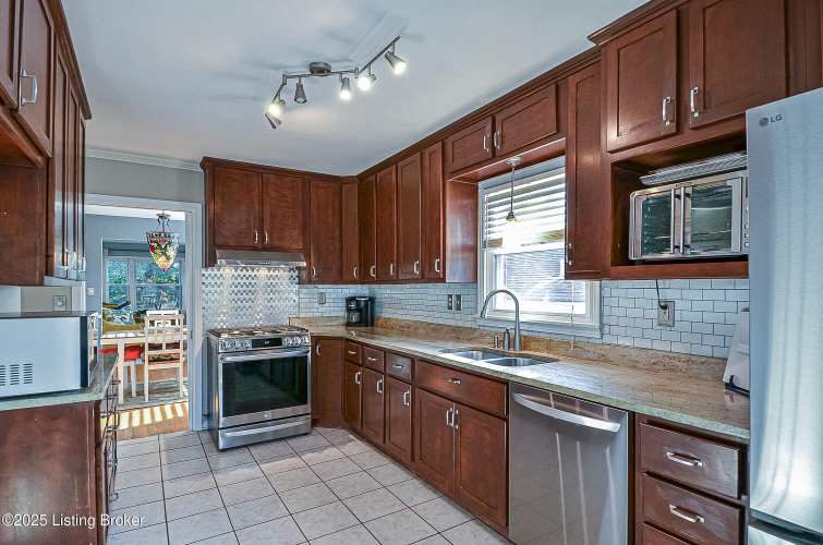 Listing Image 12