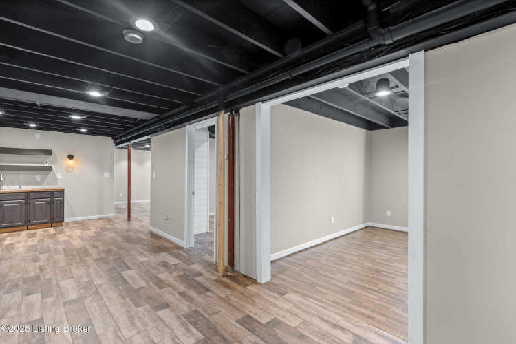 Listing Image 38