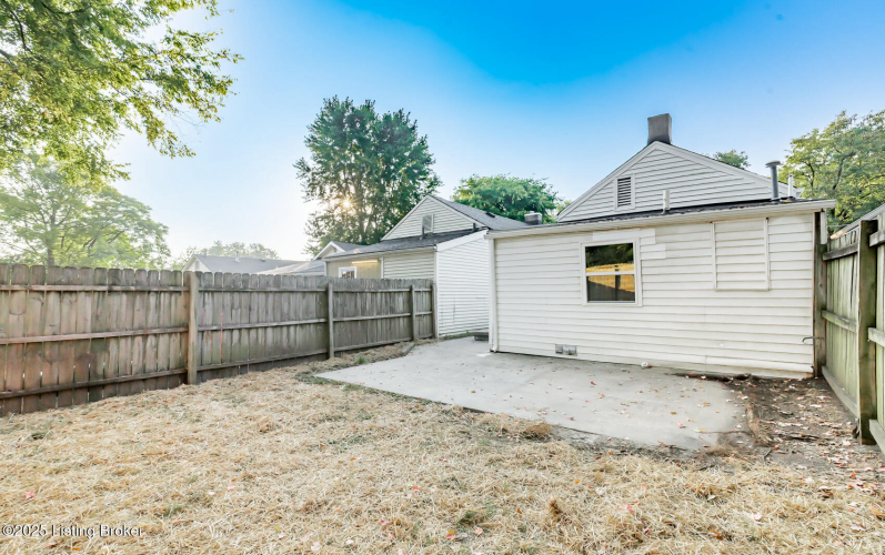 Listing Image 7