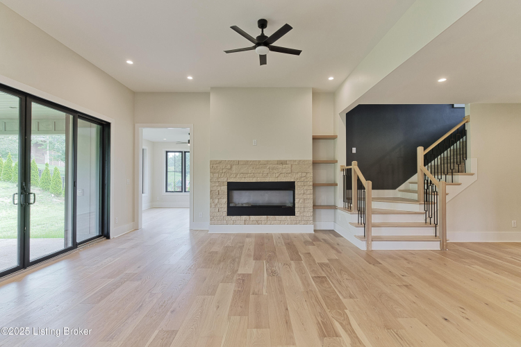 Listing Image 17