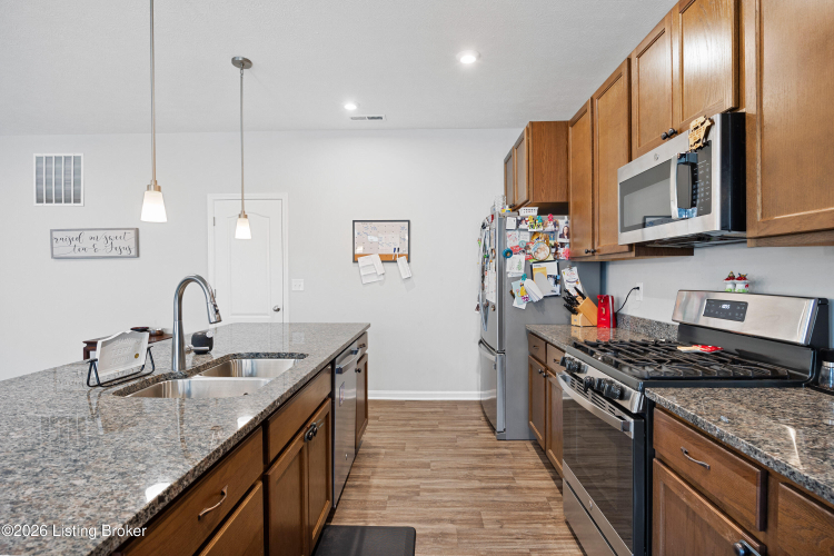 Listing Image 12
