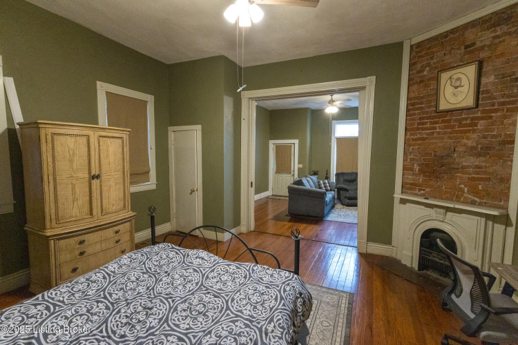 Listing Image 12