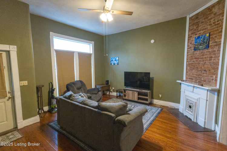 Listing Image 3