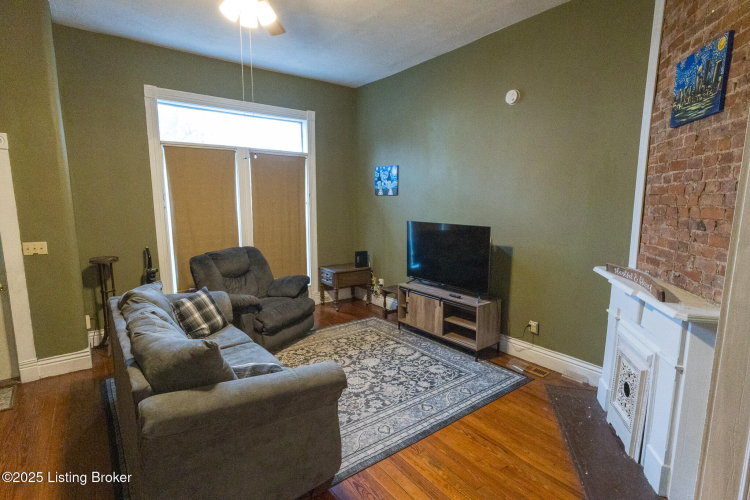 Listing Image 5