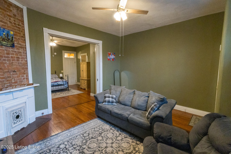 Listing Image 7