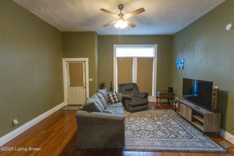 Listing Image 8