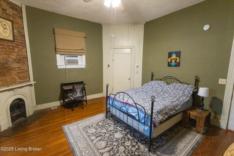 Listing Image 10