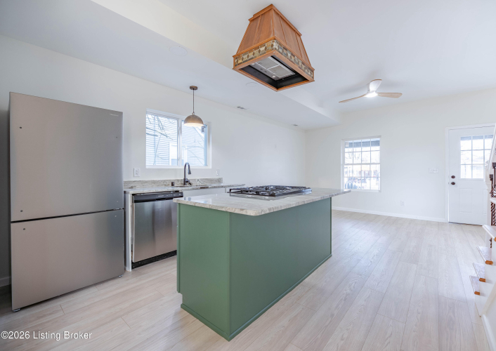 Listing Image 6