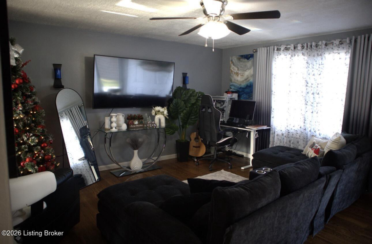 Listing Image 4