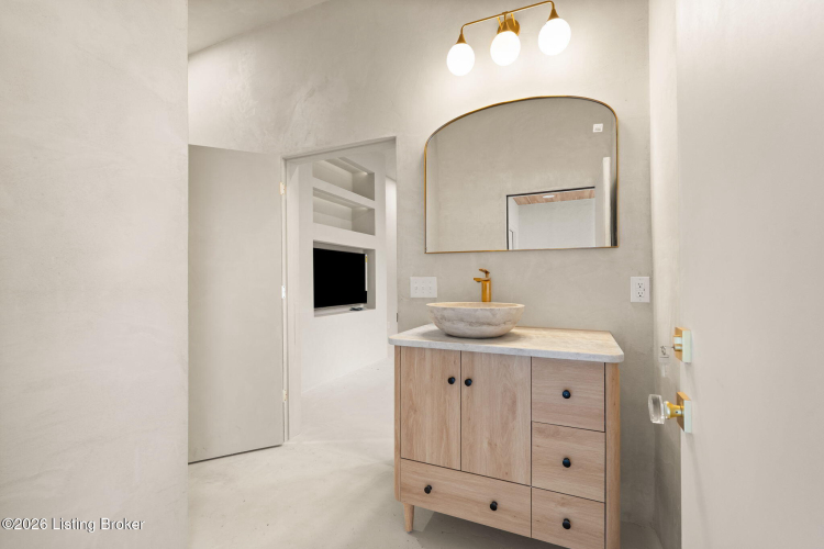 Listing Image 104