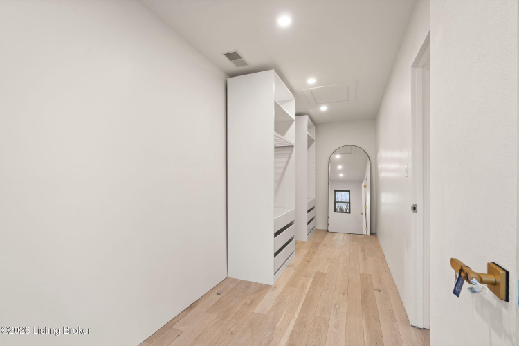 Listing Image 80