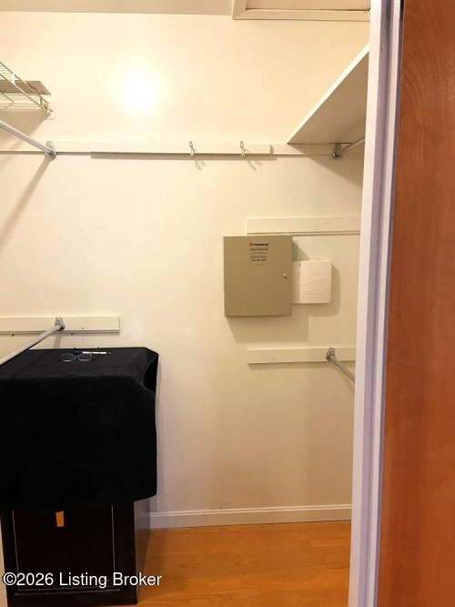 Listing Image 17