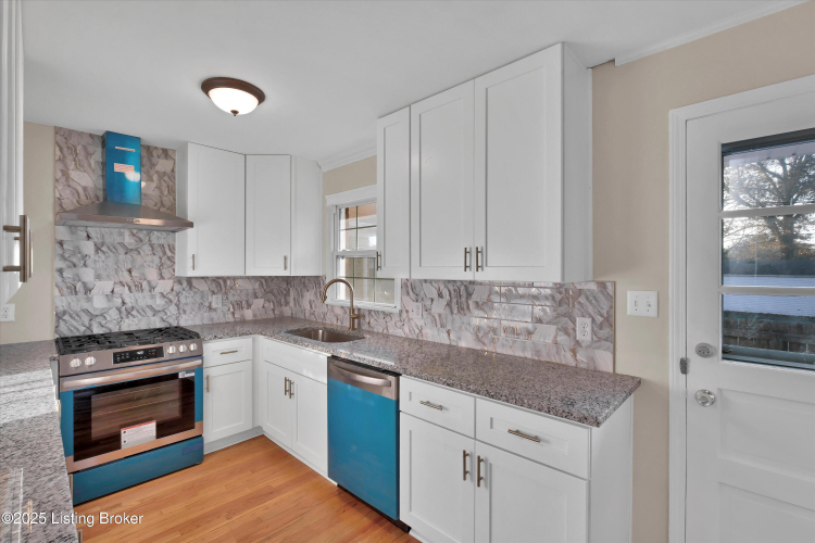 Listing Image 15