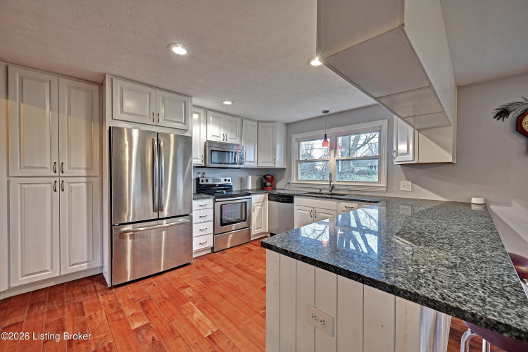 Listing Image 11