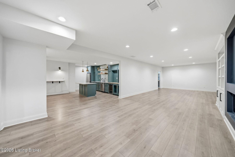Listing Image 54
