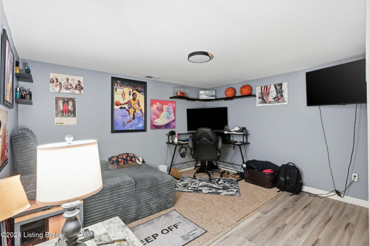 Listing Image 19