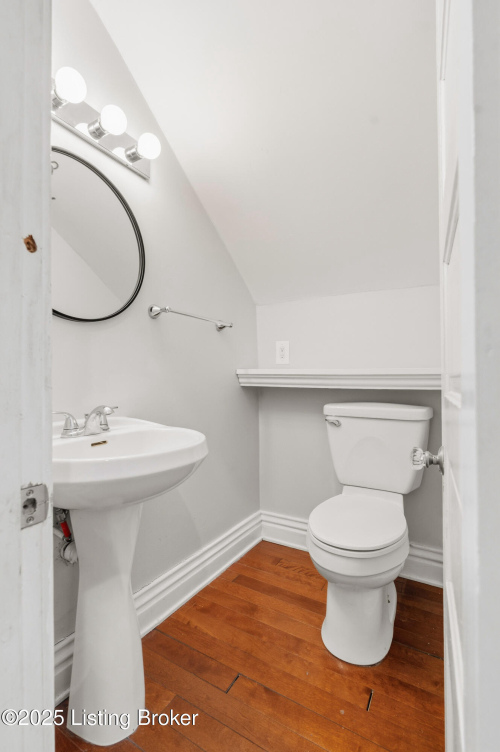 Listing Image 11
