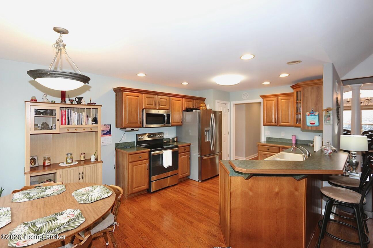 Listing Image 11