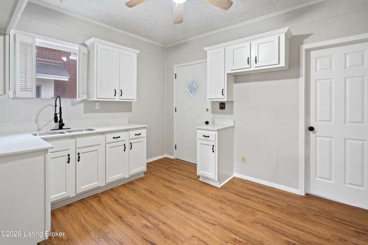 Listing Image 16