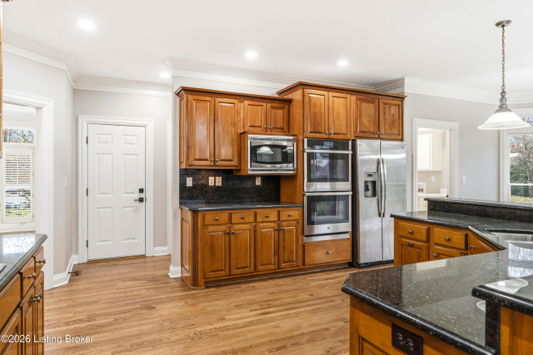 Listing Image 11