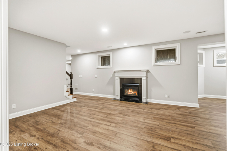Listing Image 52