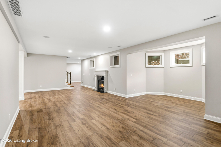 Listing Image 53