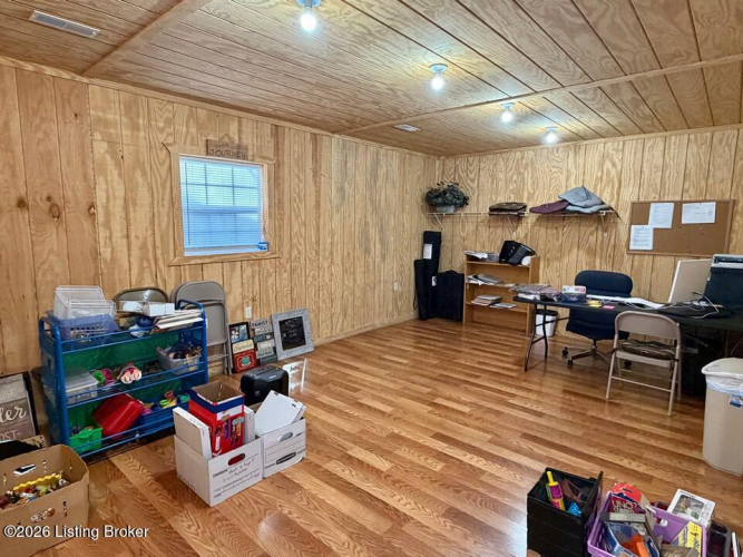 Listing Image 12