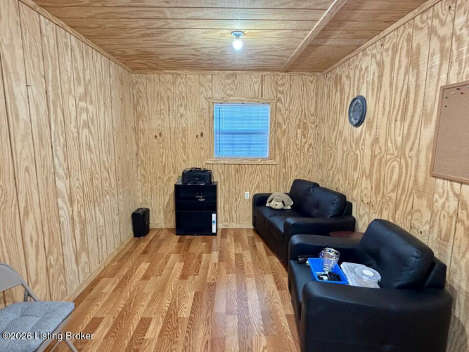 Listing Image 15