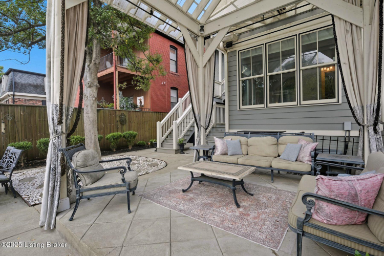 Listing Image 8