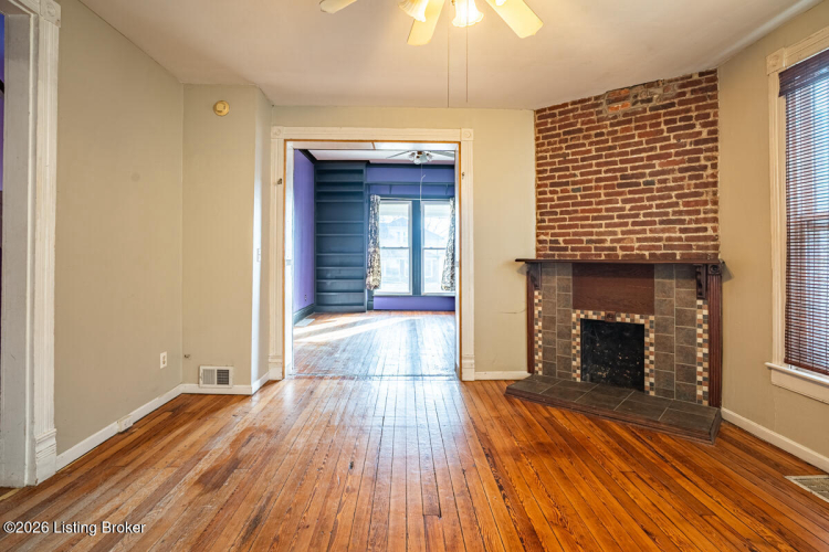 Listing Image 7