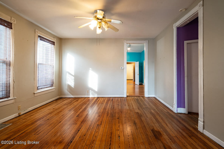 Listing Image 10