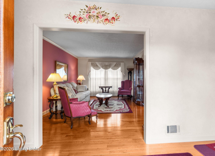 Listing Image 4