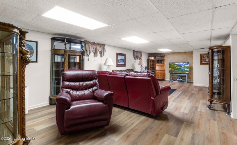 Listing Image 32
